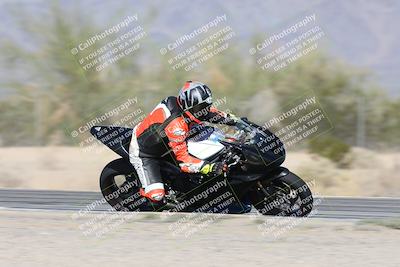 media/Dec-01-2025-Moto Forza (Mon) [[2daa91e15f]]/3-Beginner Group/Session 2 (Turn 7 Inside Pans)/